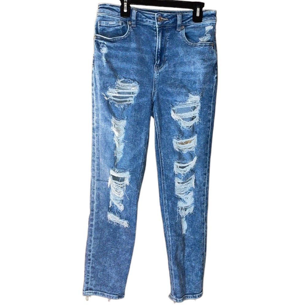 #41•AMERICAN EAGLE OUTFITTERS• DISTRESSED HIGH RISE/ SKINNY MOM JEAN IN SIZE 2S